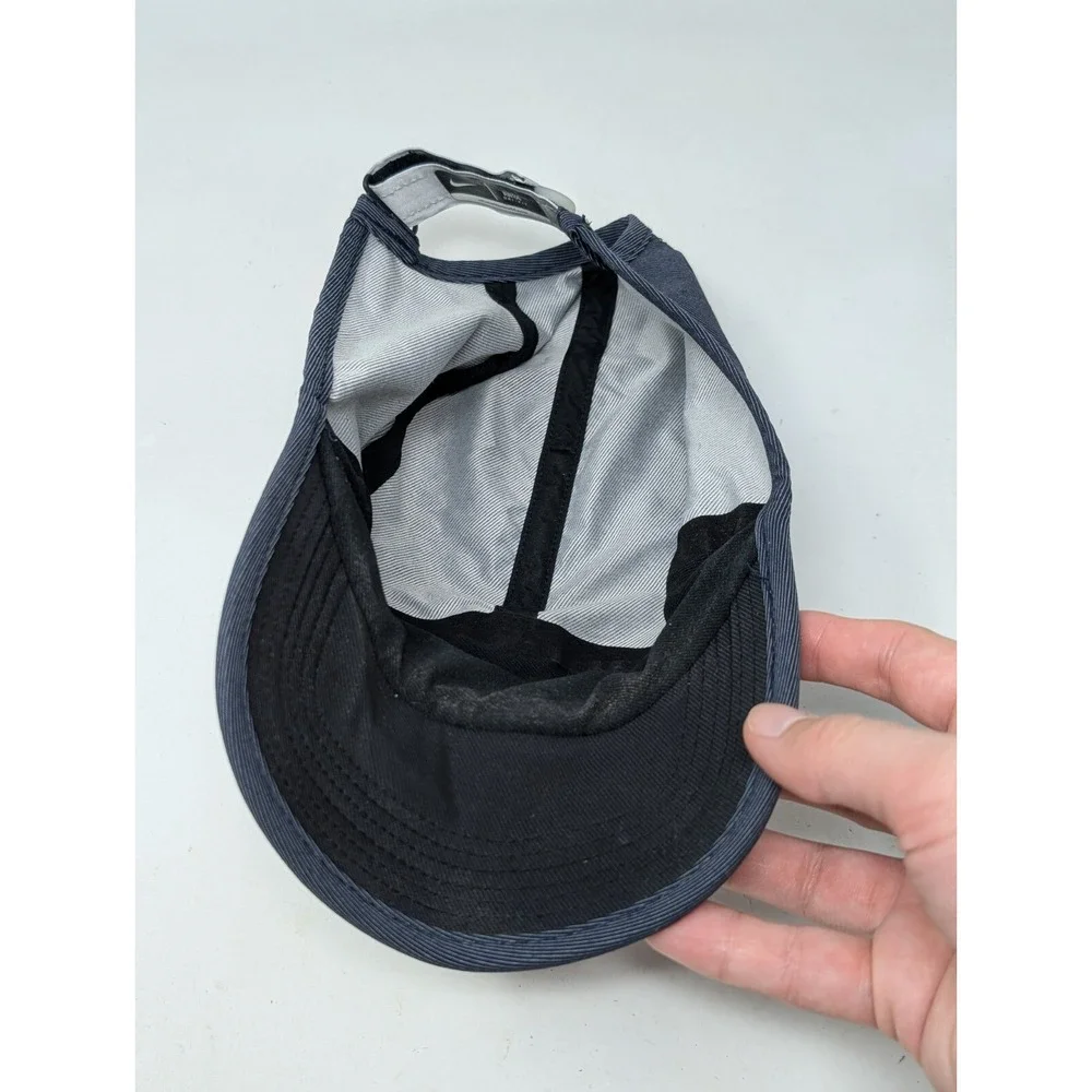 Nike Hat Strap Back‎ Gray White AW84 Swoosh 5 Panel Dri Fit Lightweight Running